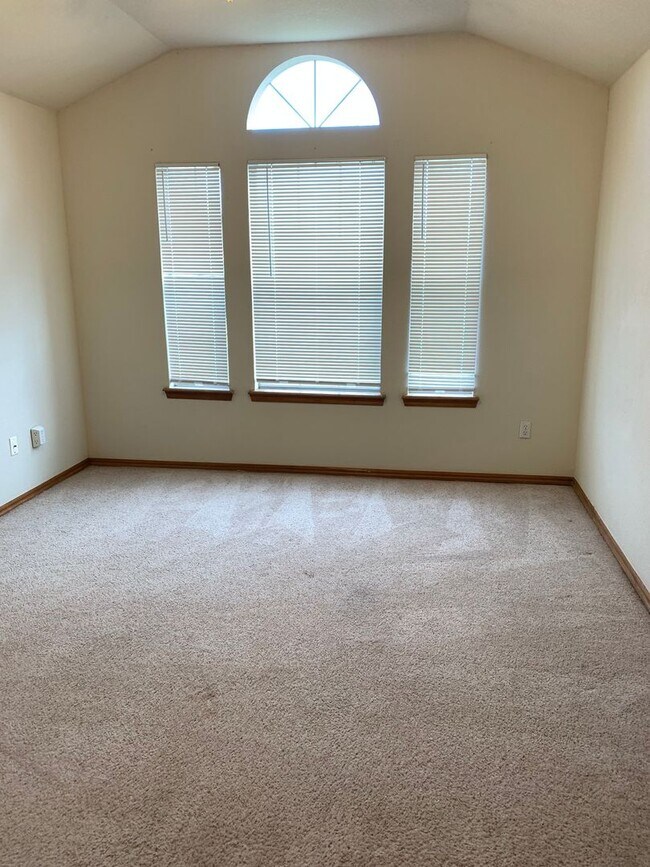 Building Photo - Great Home Fantastic Price!