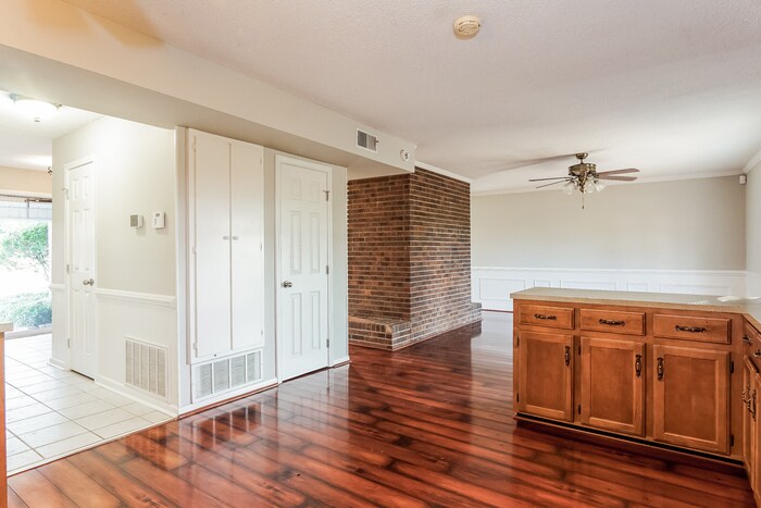 Building Photo - 7033 Brassie Bend