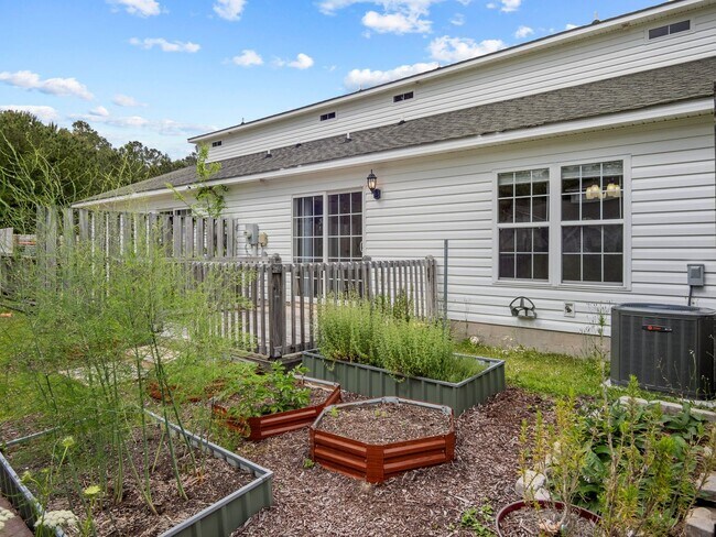 Building Photo - Welcome to Winners Circle!