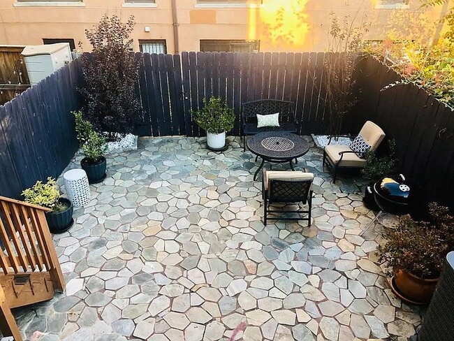 Building Photo - "Spacious 3-Bed, 3-Bath Urban Retreat in Vibrant Washington, DC Neighborhood!"