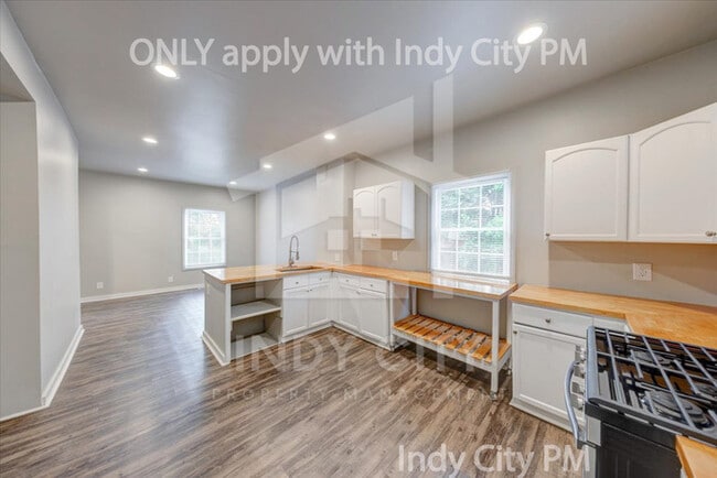 Building Photo - 117 N Riley Ave