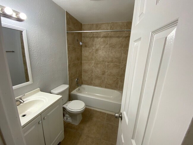 Building Photo - Comfortable 2BR/1BA- Home Available Now!