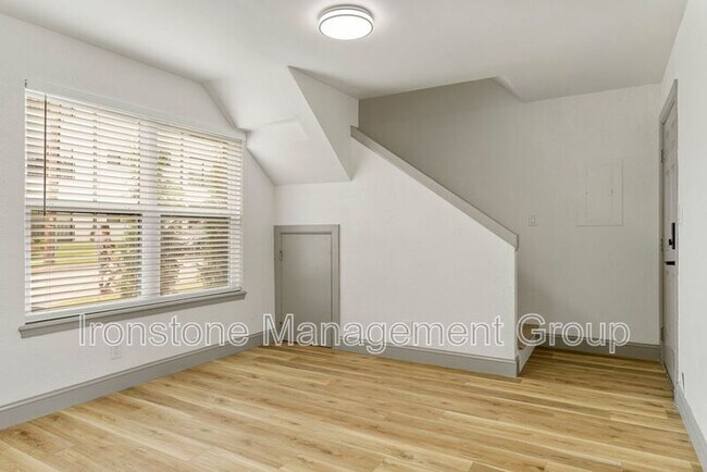 Building Photo - 3711 S Indianapolis Ave