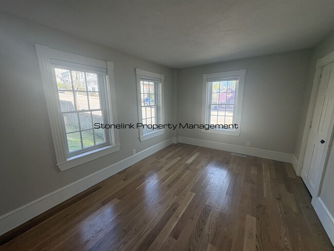 Building Photo - 31 Queen St