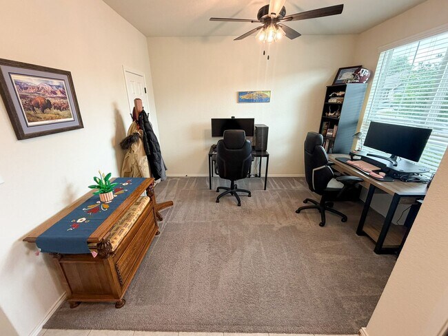 Building Photo - Well Maintained 3 bedroom 2.5 bath in COMAL ISD!