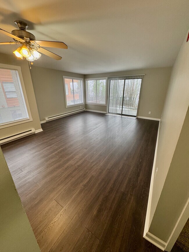 Building Photo - 390 Rencliffe Apartments