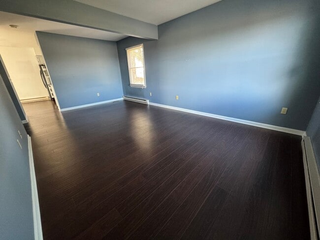 Building Photo - 3 Bedroom Semi-Detached Home in Crossroads Borough!