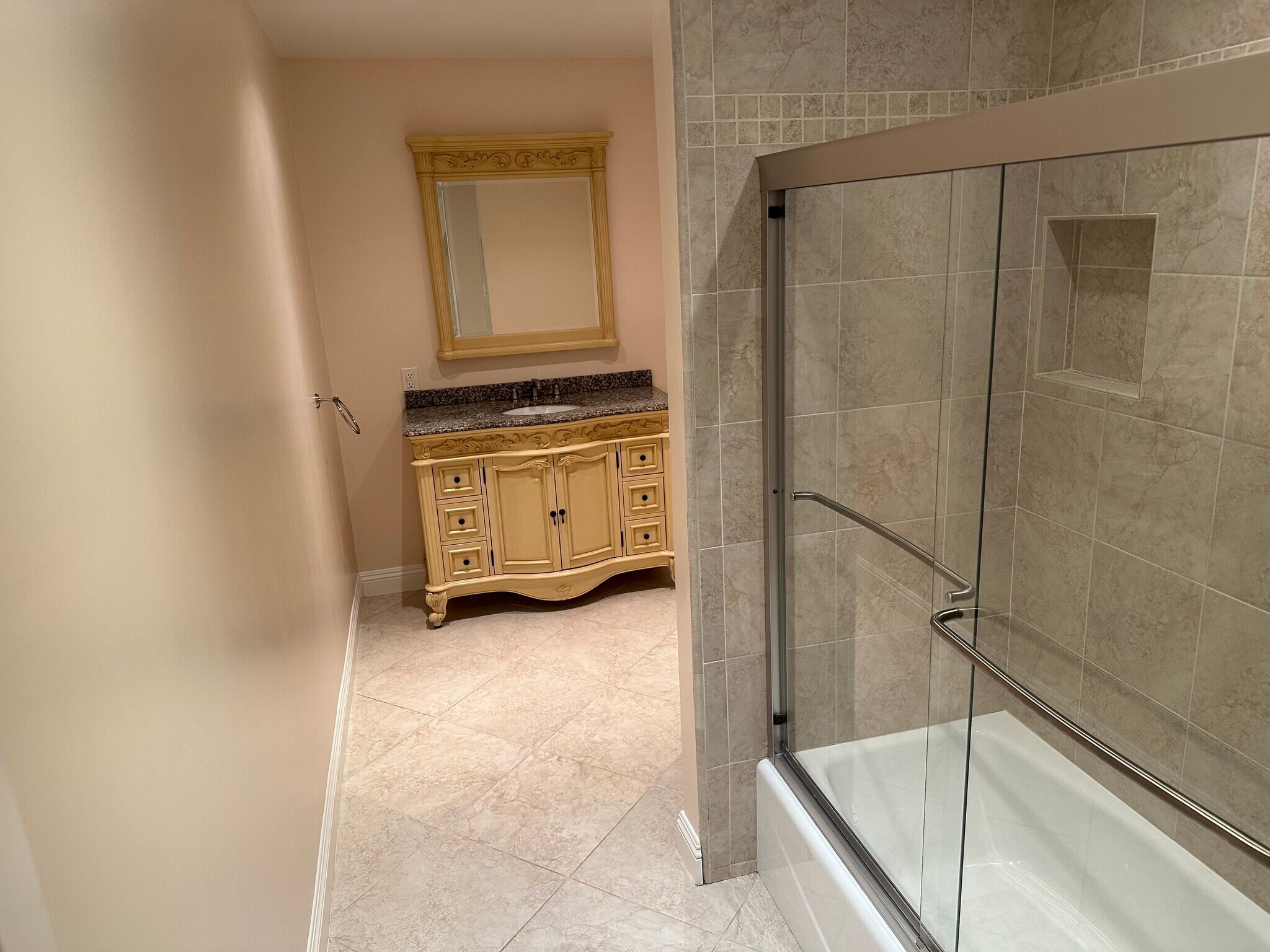 Spare Bathroom - 10616 Bothwell Rd
