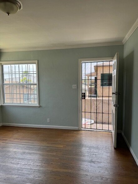 Building Photo - 5735 1/2 Ruthelen St