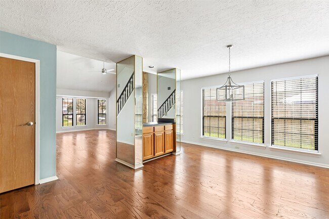 Building Photo - 3122 Lake Stream Dr