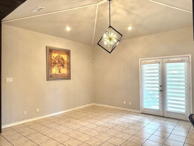Building Photo - 1109 Sapphire St