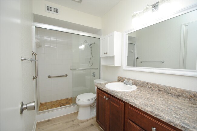 Building Photo - 1860 White Oak Dr