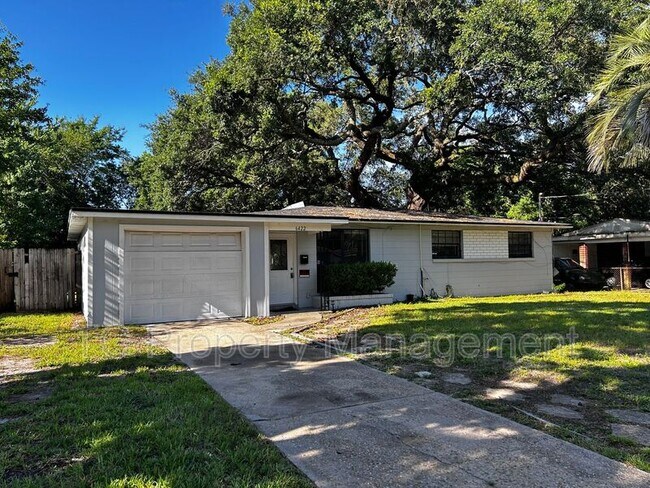 Primary Photo - 6422 Solandra Dr