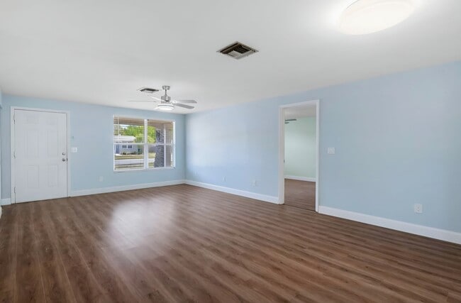 Building Photo - 9376 Manati St