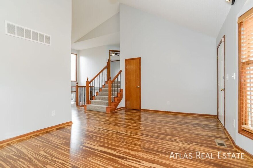 Building Photo - 6438 Roundtree St