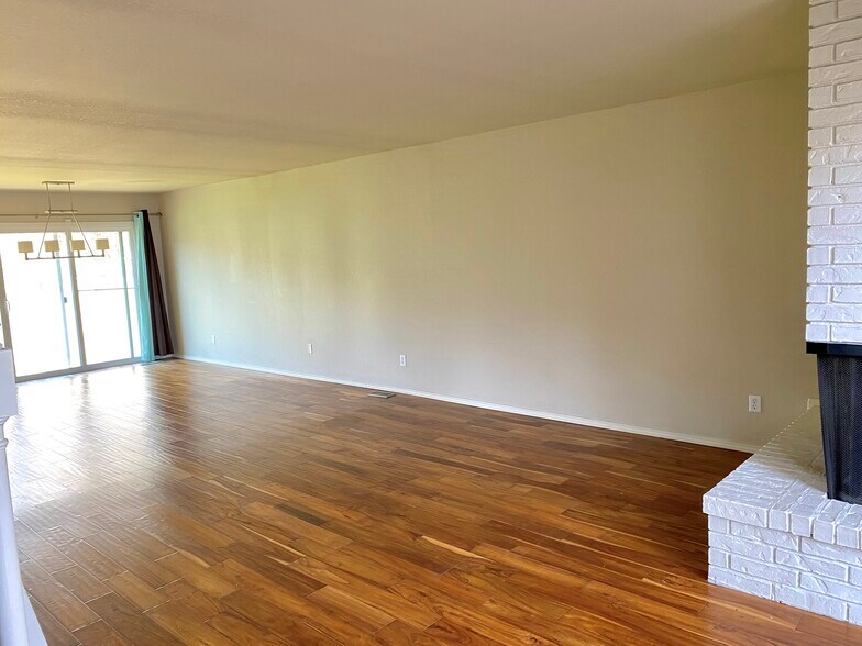 Building Photo - 3908 E 60th Pl