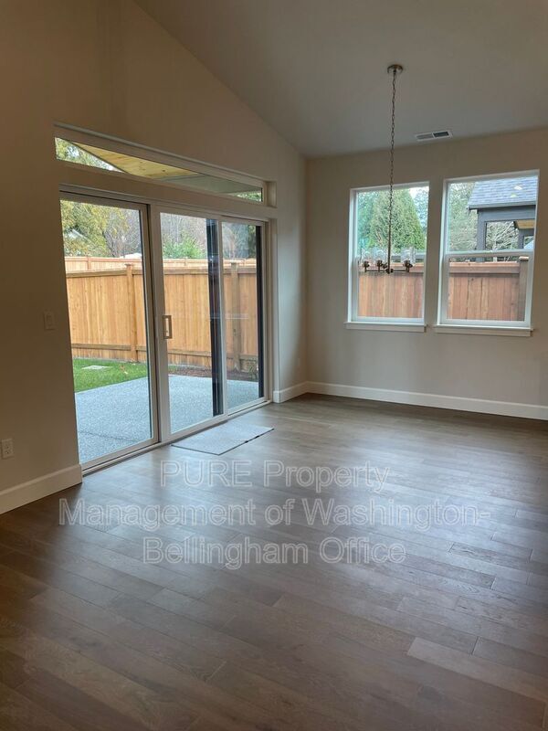 Building Photo - 1365 Wds Pt Lp