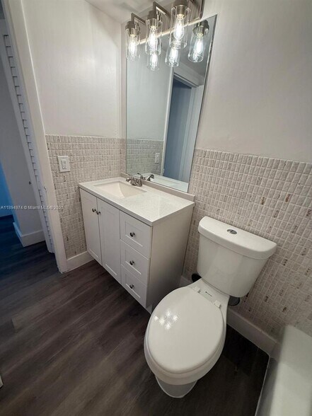 Building Photo - 1145 Normandy Dr