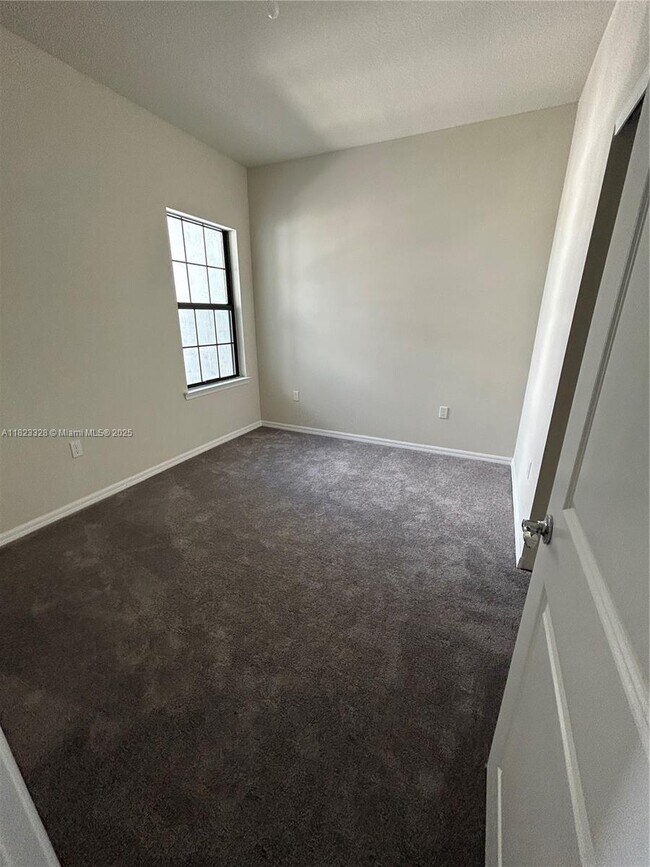 Building Photo - 2112 Appleton Cir S