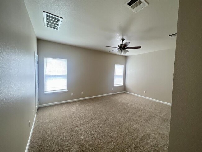 Building Photo - 141 Poplarwood Dr