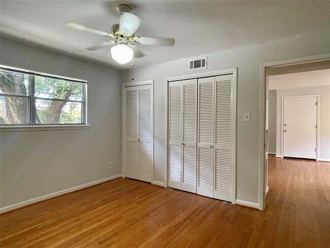 Building Photo - 3420 Mt Vernon St
