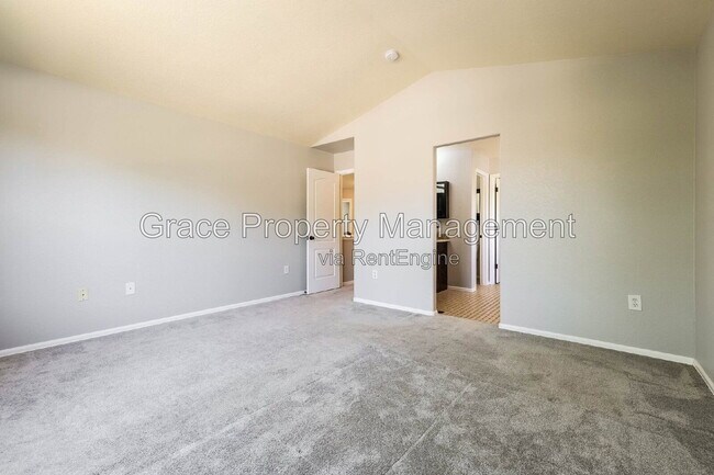 Building Photo - 1144 E 12th Ct