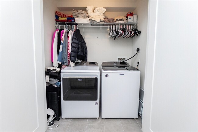 Building Photo - 545 E 3rd St