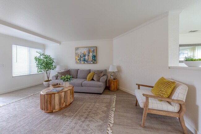 Building Photo - 938 N Fig St