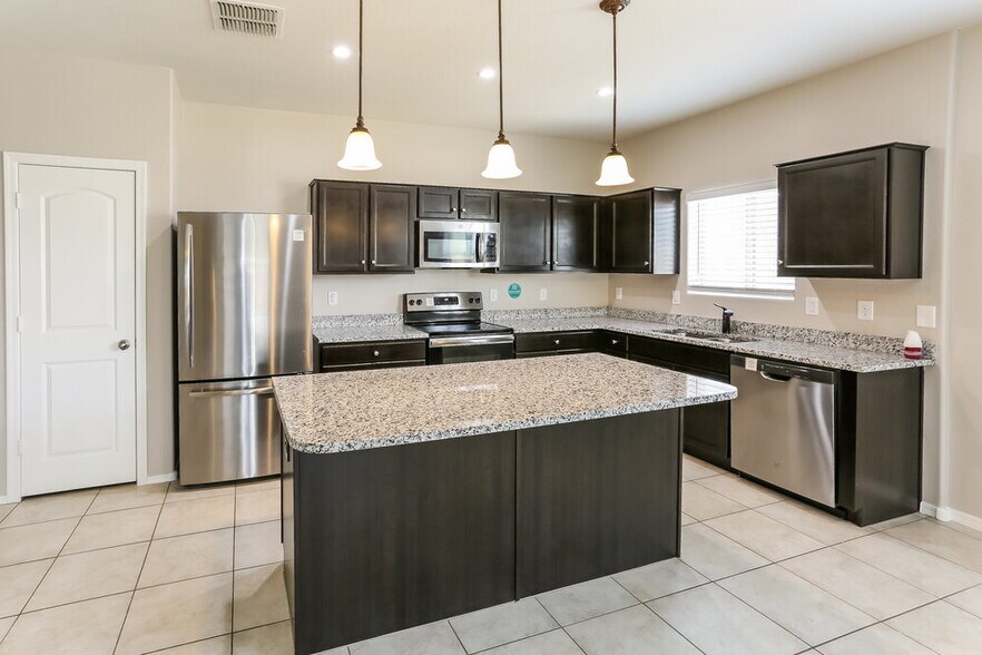 Building Photo - 6873 S Blue Hills Dr