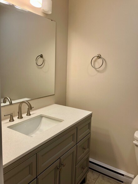 Primary bathroom - H5 Stonehedge Dr