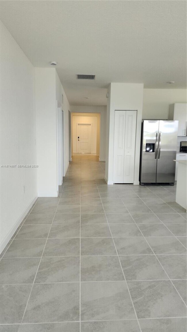 Building Photo - 2965 SE 23rd Ave