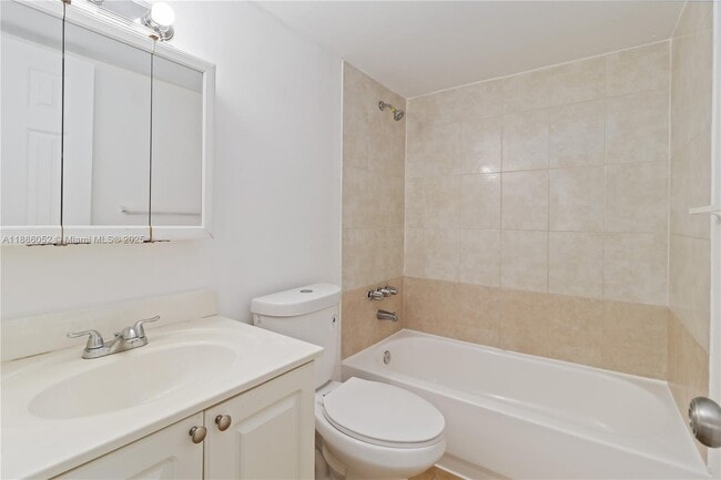 Building Photo - 1095 W 77th St