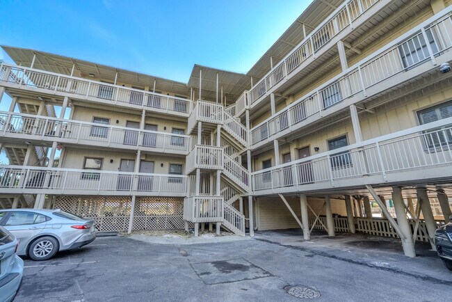 Building Photo - 4 N Forest Beach Dr