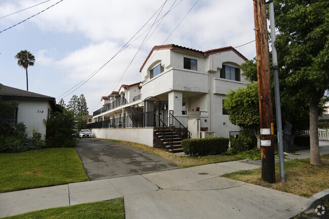 Building - 714 E Elk Ave