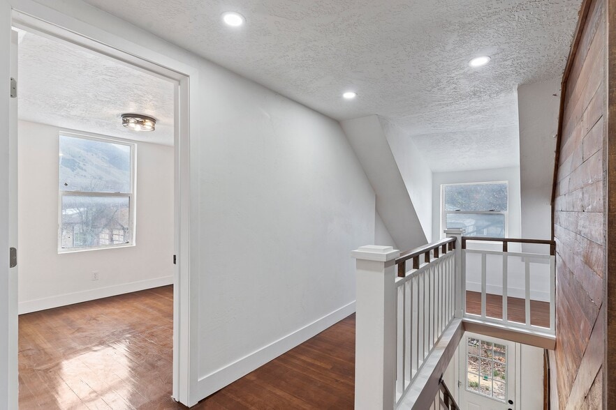 Building Photo - 678 N 100 E