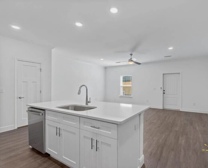 Building Photo - 517 Hill Ln
