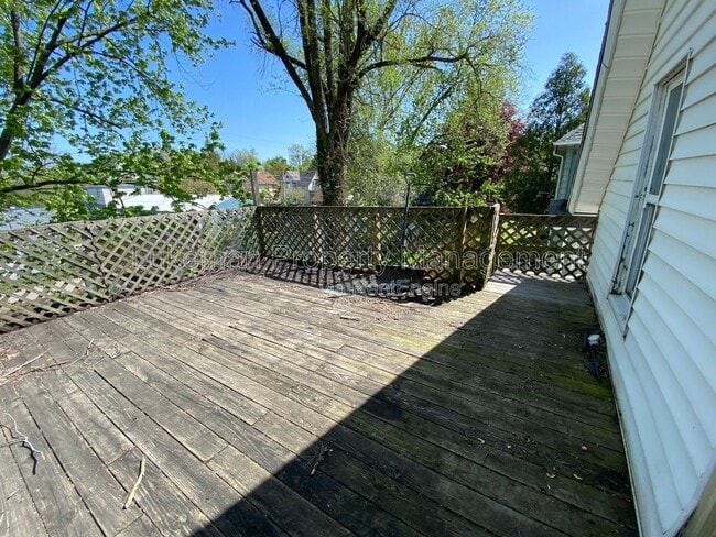 Building Photo - 817 Egleston Ave