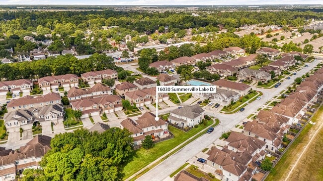 Building Photo - 16030 Summerville Lake Dr