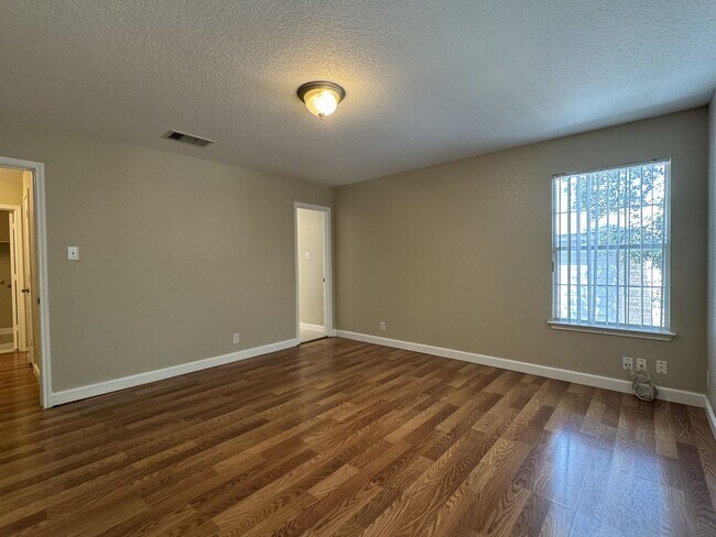 Building Photo - 861 Barrel Point