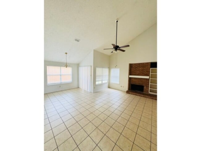 Building Photo - 1506 Shalain Dr