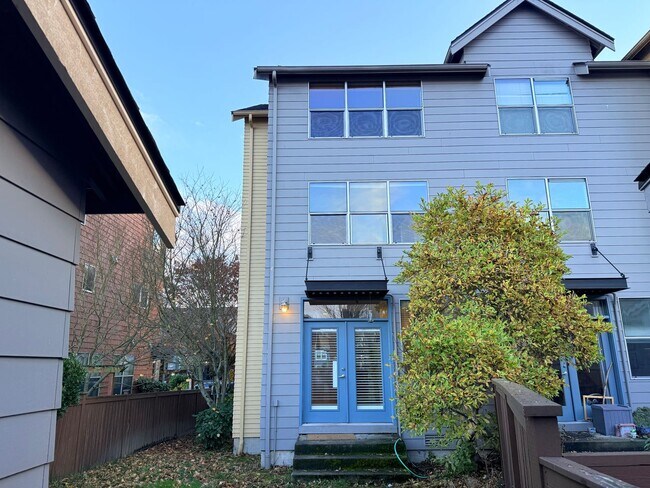 Building Photo - Bright & Spacious Townhome for Rent in a Charming, Tree-Lined Neighborhood