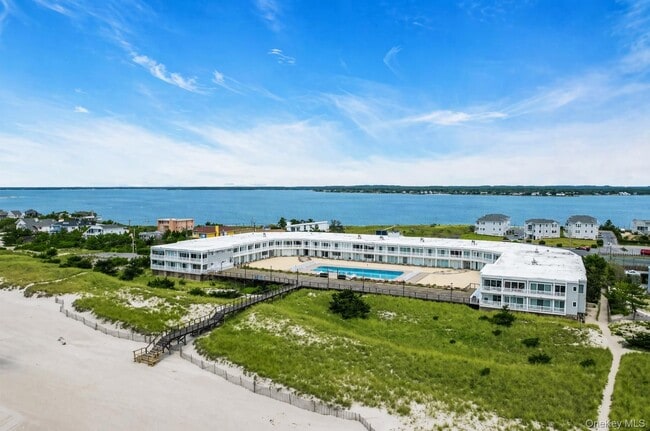 Building Photo - 585 Dune Rd