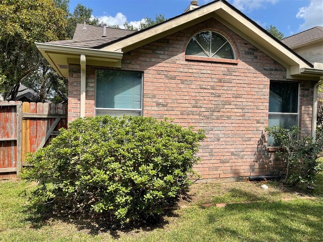 Building Photo - 4011 Harwood Dr