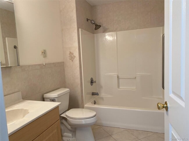 Building Photo - 7 Dominick Ct