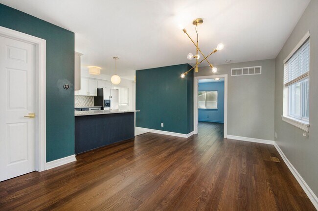 Building Photo - CHARMING 4 BED 2.5 BATH COLONIAL MINUTES F...