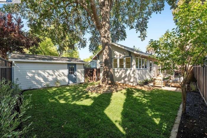 Building Photo - 4374 First St