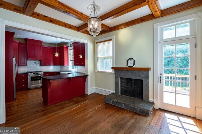 Building Photo - 765 Woodland Ave SE