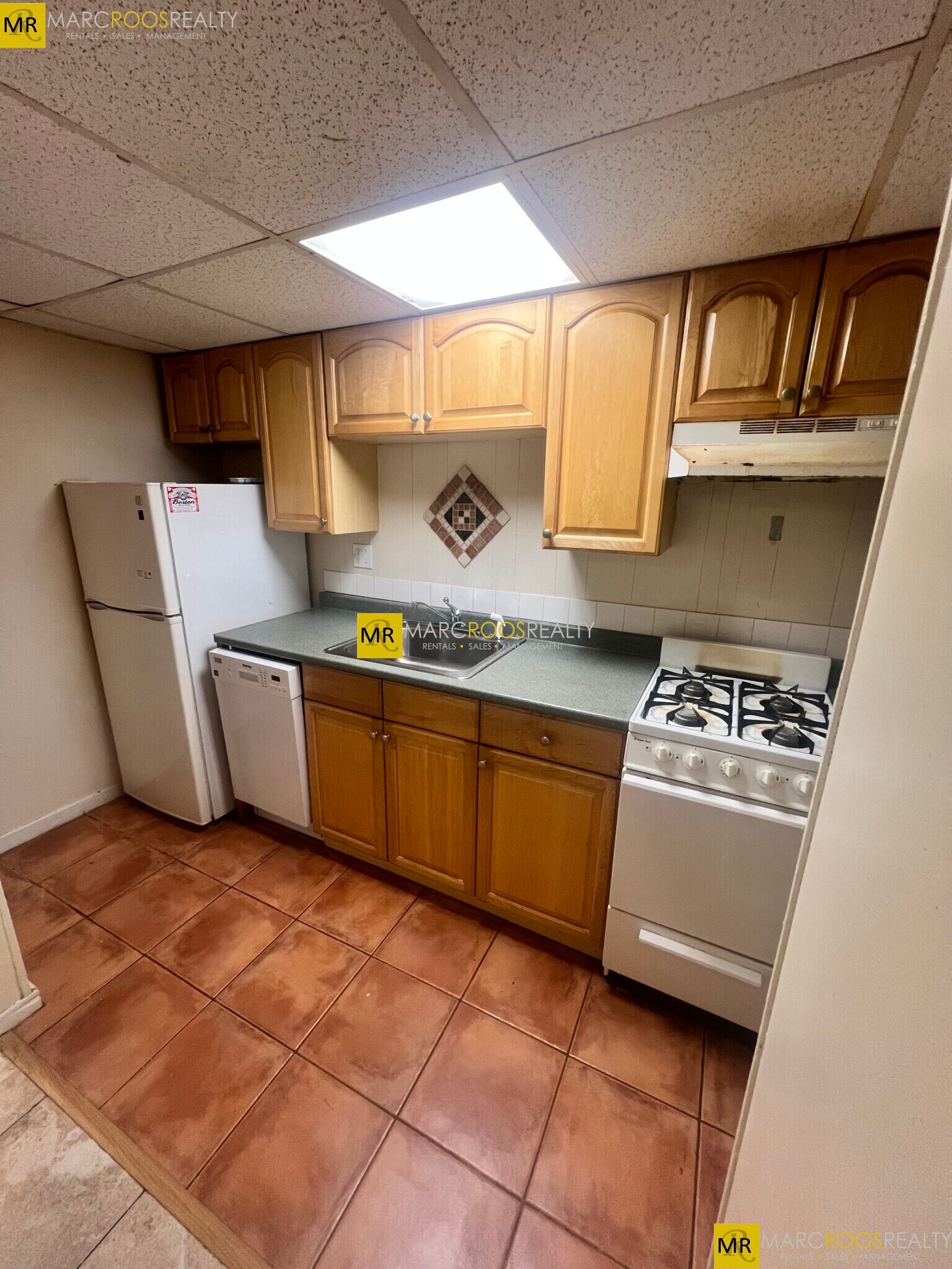 Building Photo - 16 Glenville Ave