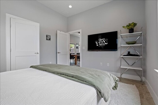 Building Photo - 6301 Santos St