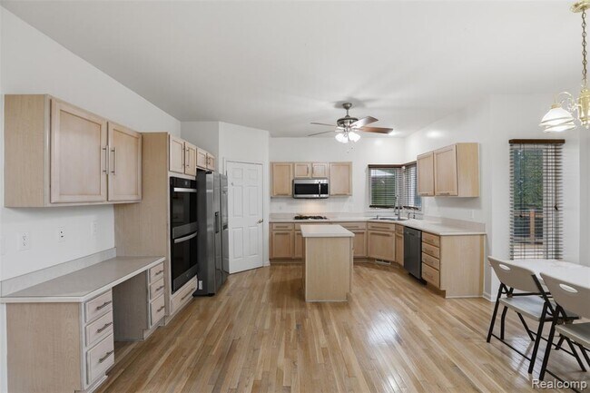 Building Photo - 3932 Fieldview Rd